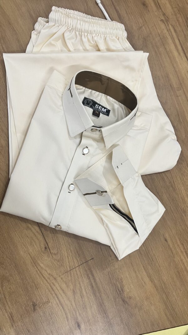 Men's Elegant Cream Kurta with Brown Accents - Image 2