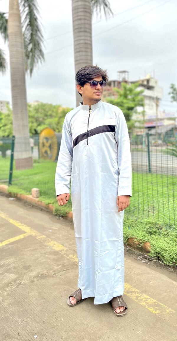 Modern White Arabi Jubba for Men - Stylish Zipper & Black Stripe Design - Image 4