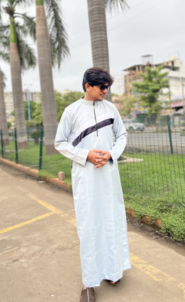 Modern White Arabi Jubba for Men - Stylish Zipper & Black Stripe Design - Image 2