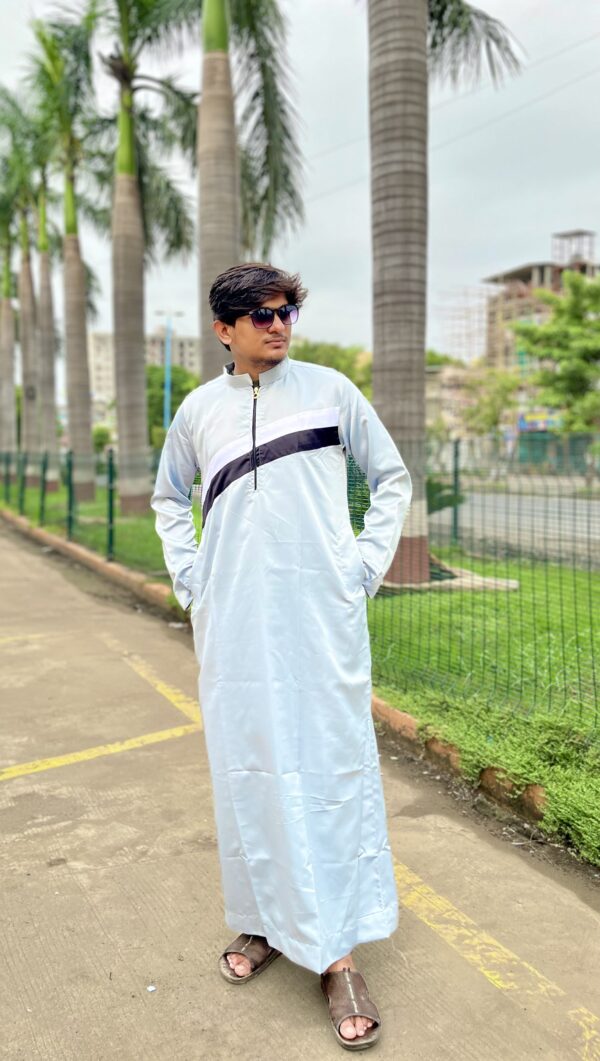 Modern White Arabi Jubba for Men - Stylish Zipper & Black Stripe Design