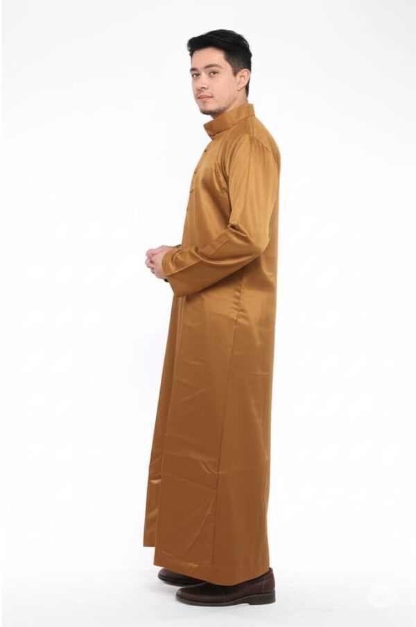 Elegant Gold Thobe / Dishdasha for Men - Image 3